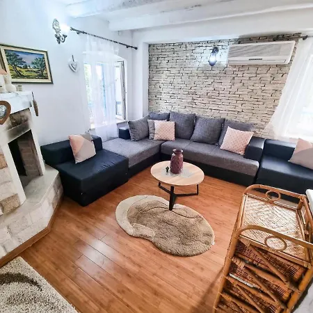 Villa Diana With Pool, Sauna,playground, Jesenice (Split-Dalmatia)