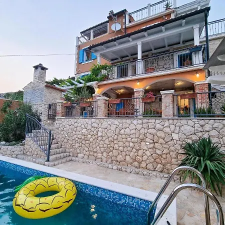 Diana With Pool, Sauna,playground, * Jesenice (Split-Dalmatia)