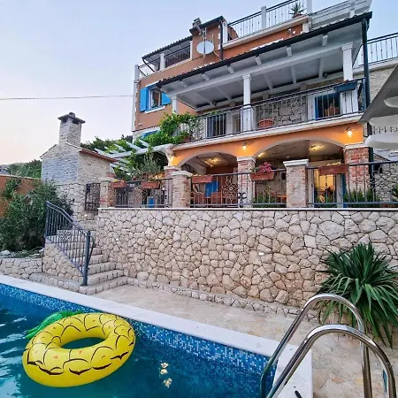 Diana With Pool, Sauna,playground, * Jesenice (Split-Dalmatia)