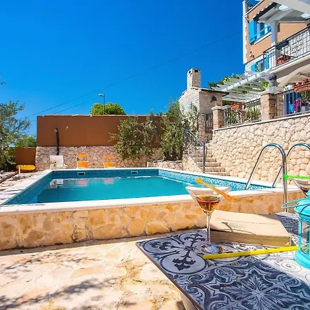 Villa Diana With Pool, Sauna,playground,