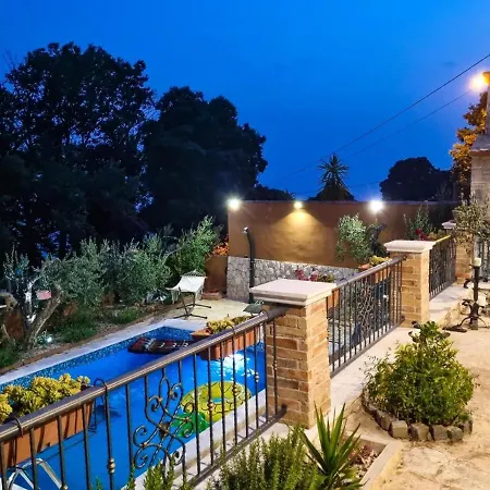 Diana With Pool, Sauna,playground, Villa Jesenice (Split-Dalmatia)