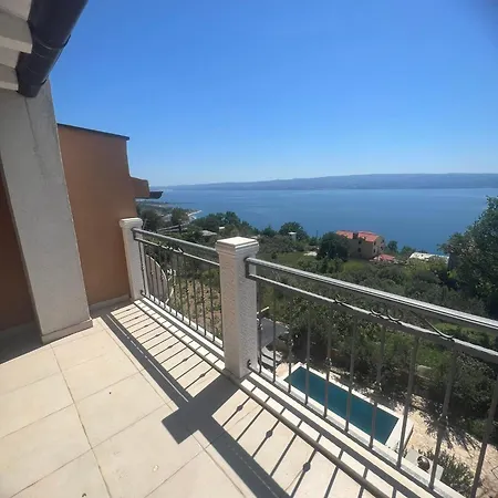 Villa Diana With Pool, Sauna,playground, Jesenice (Split-Dalmatia)