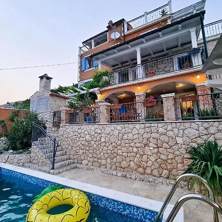Villa Diana With Pool, Sauna,playground,